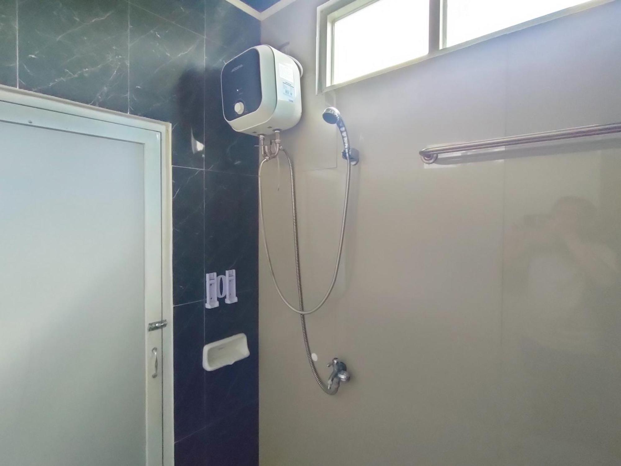 Reddoorz Syariah Near Stasiun Wates Hotel Wates  Buitenkant foto