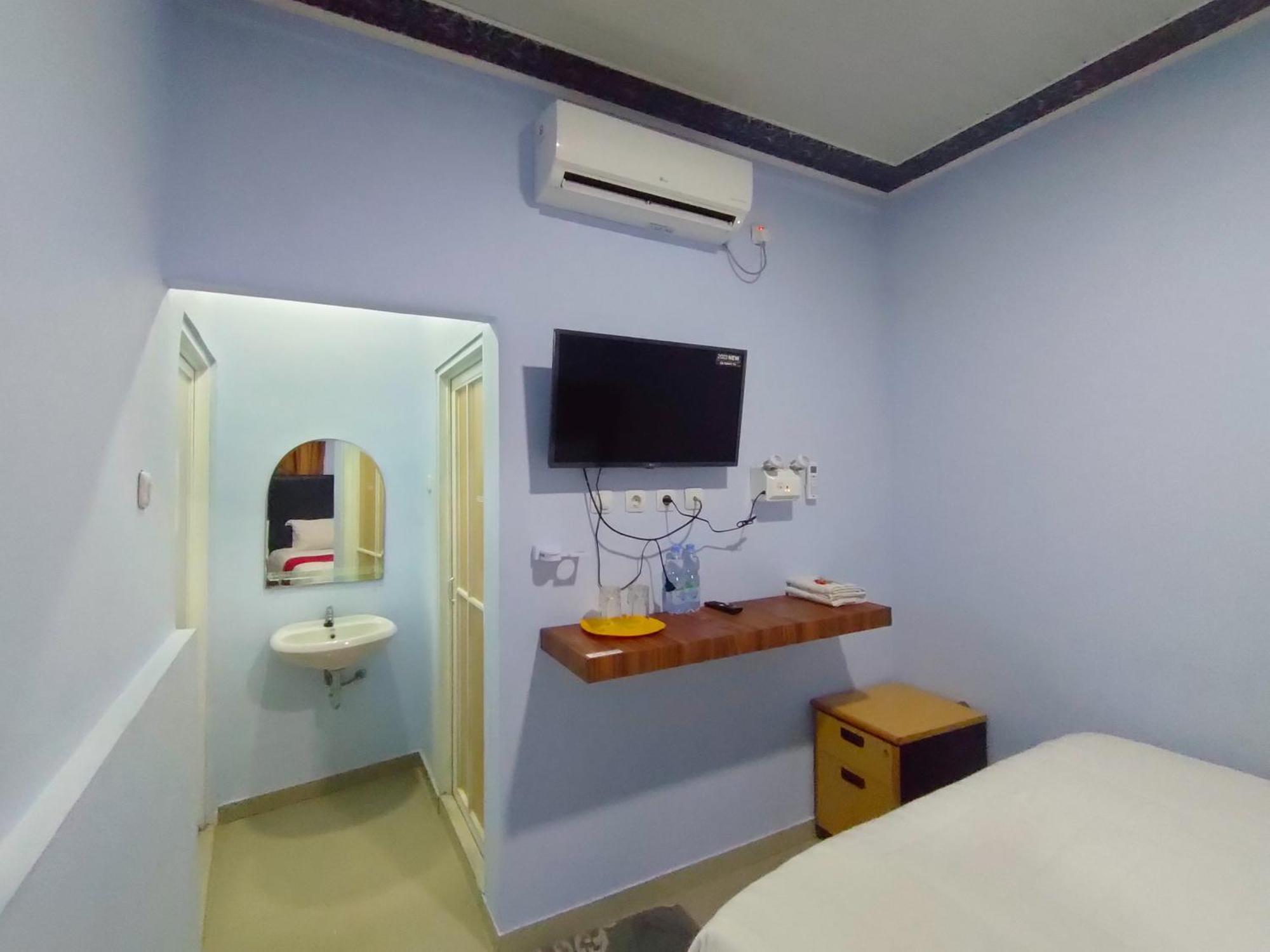 Reddoorz Syariah Near Stasiun Wates Hotel Wates  Buitenkant foto