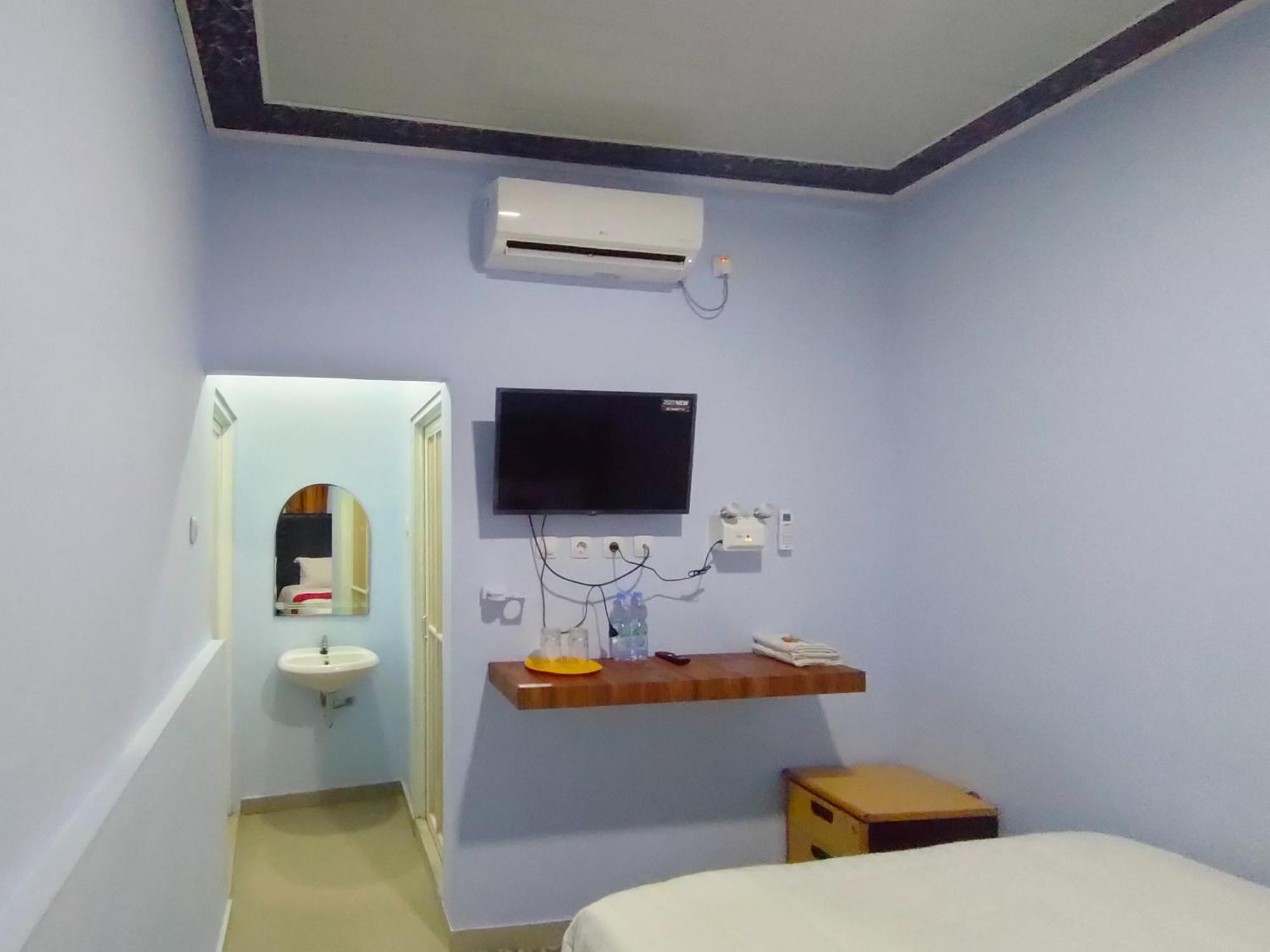 Reddoorz Syariah Near Stasiun Wates Hotel Wates  Buitenkant foto